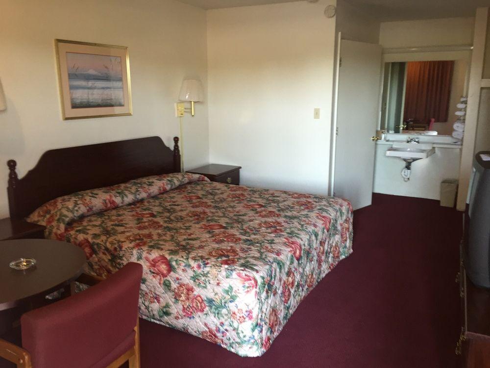 Economy Inn St. James Екстер'єр фото