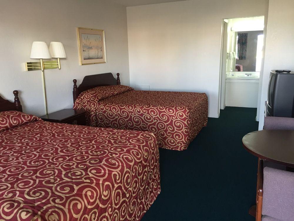 Economy Inn St. James Екстер'єр фото